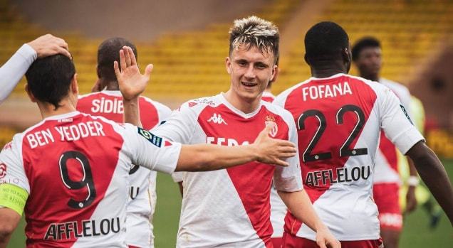 缺席了部分 缺席了部分