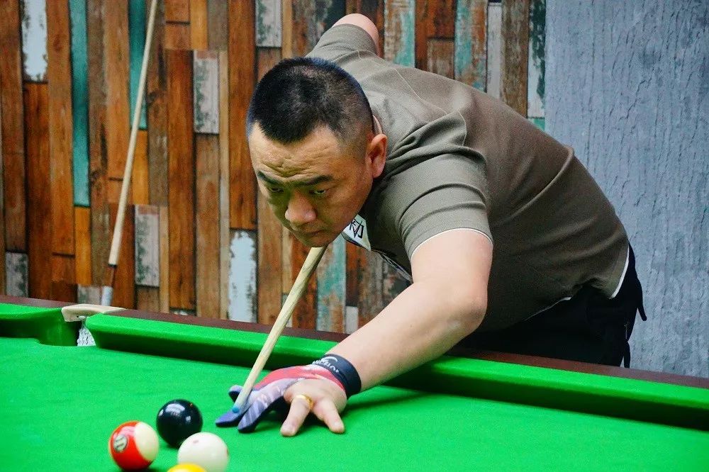 他必须让所 他必须让所